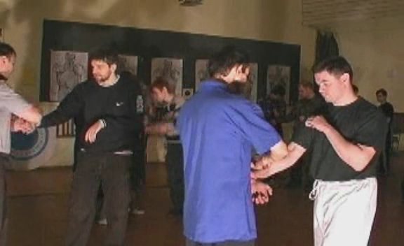 Изображение для «Хулиганский стиль» рукопашного боя (2004) DVDRip (кликните для просмотра полного изображения)