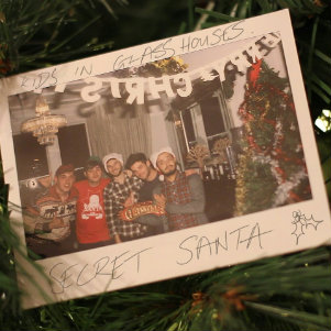 Kids In Glass Houses - Secret Santa (Single) (2012)