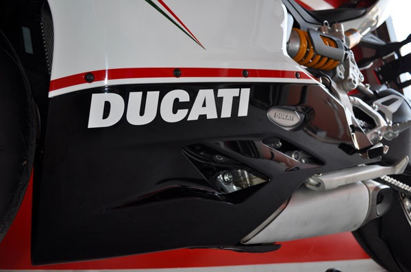 Черный триколор Ducati 1199 Panigale S