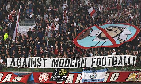 УЕФА оштрафовал "Аякс" за баннеры, критикующие финансовую политику "Манчестер Сити" - изображение 1