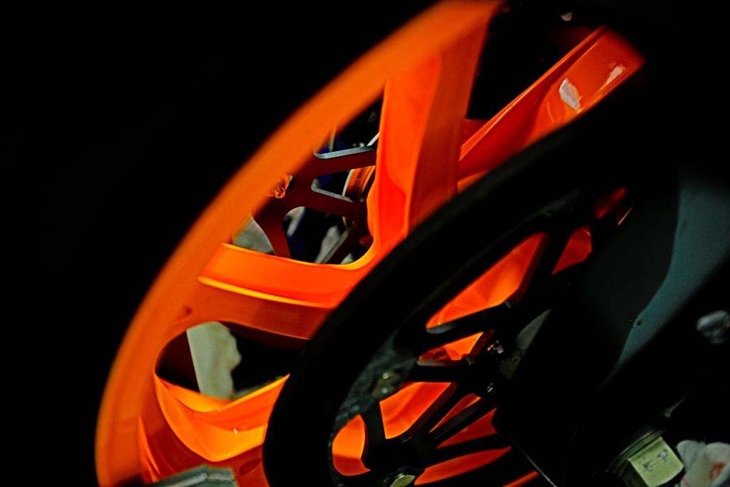 Первые фото Honda RC213V 2013: хвост, клипон и колесо