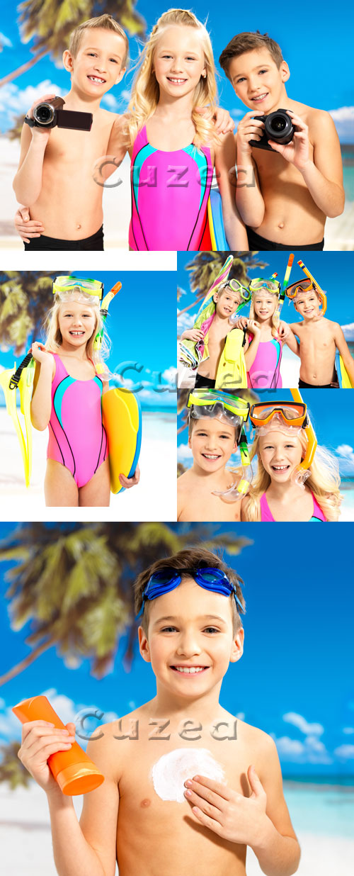       | Group of children with cameras on a summer beach - Stock photo