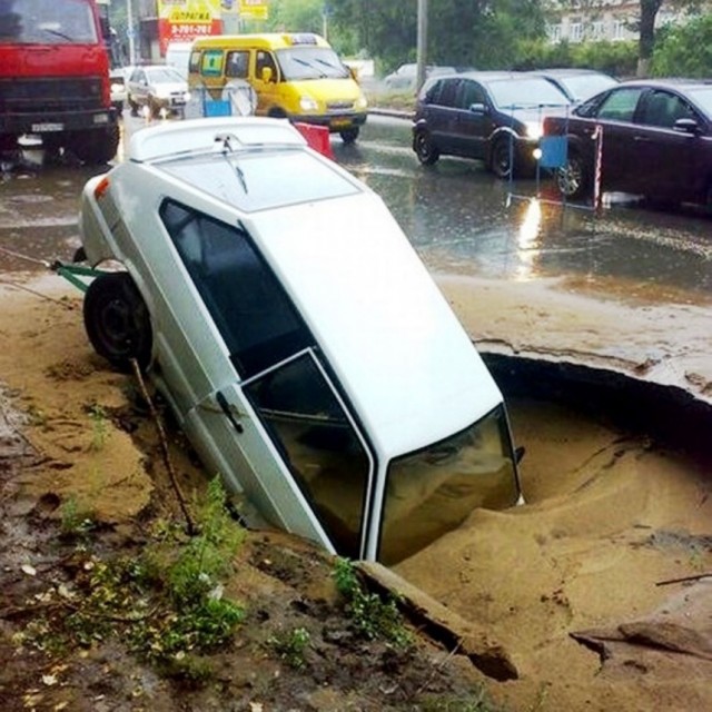 Автомобили в Самаре - просто уходят под землю